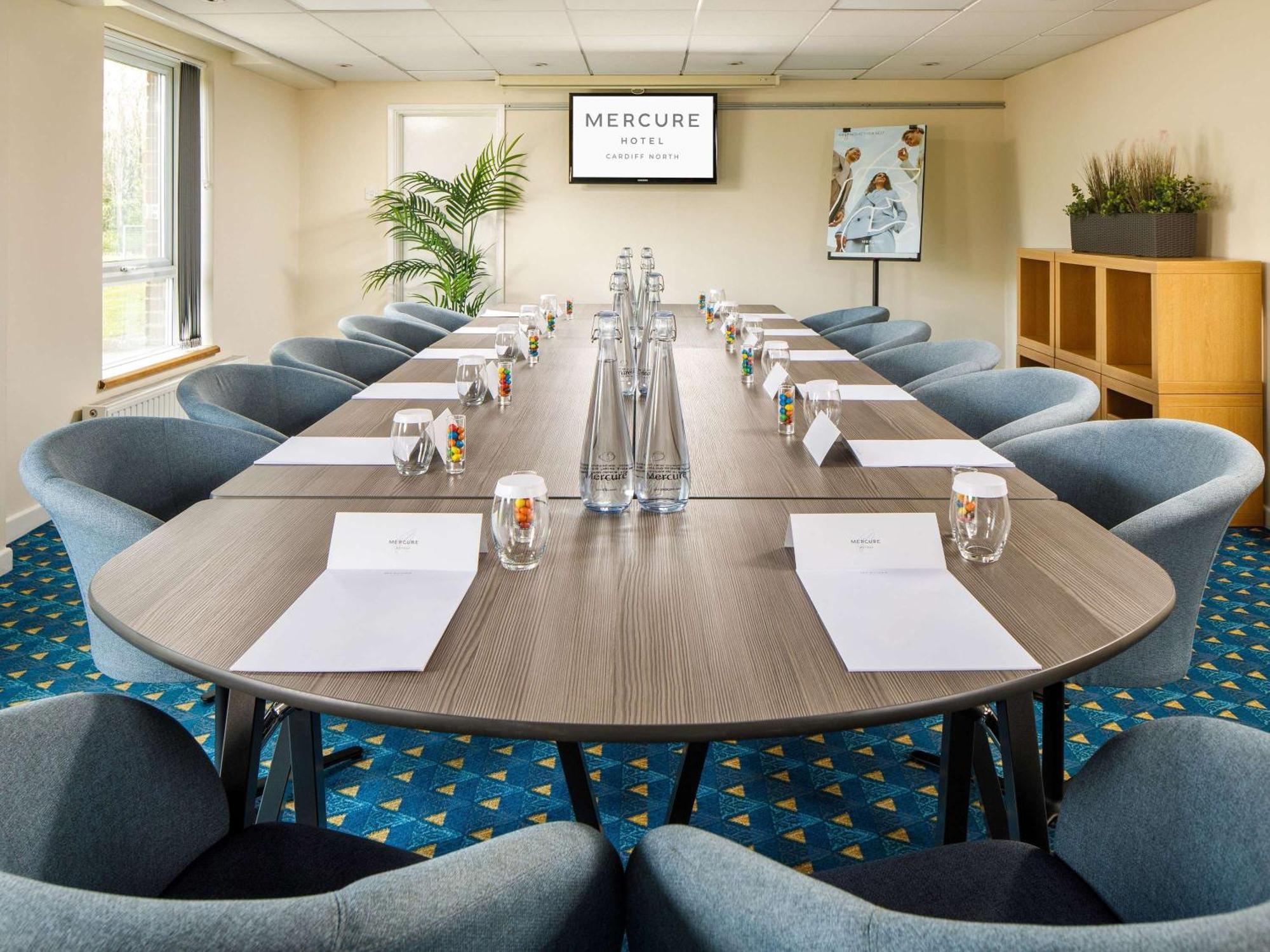 Mercure Cardiff North Hotel Dış mekan fotoğraf