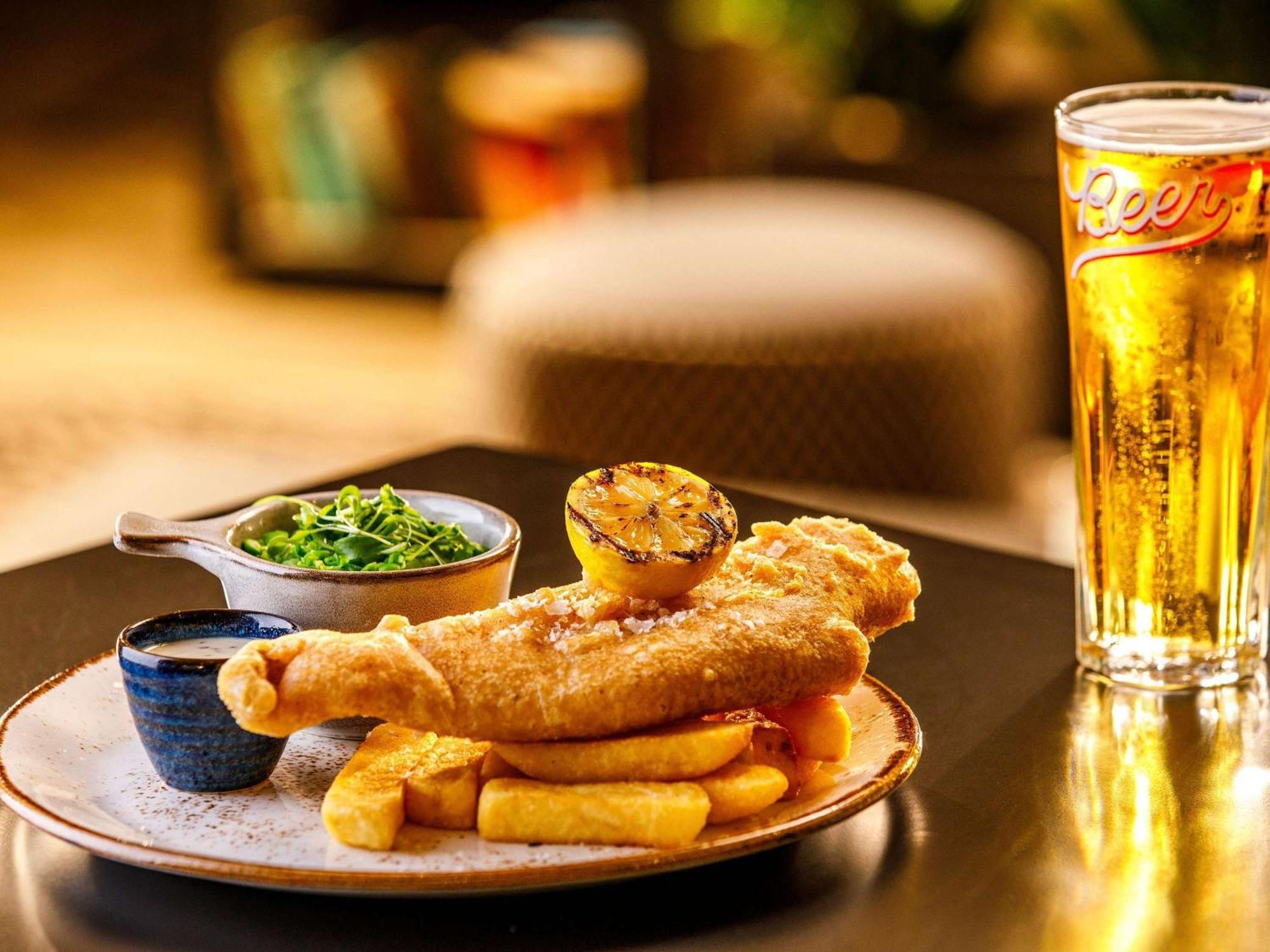 Mercure Cardiff North Hotel Dış mekan fotoğraf