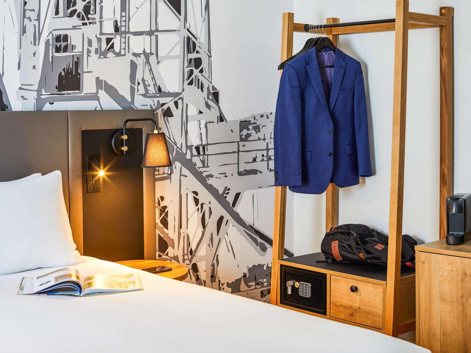 Mercure Cardiff North Hotel Dış mekan fotoğraf
