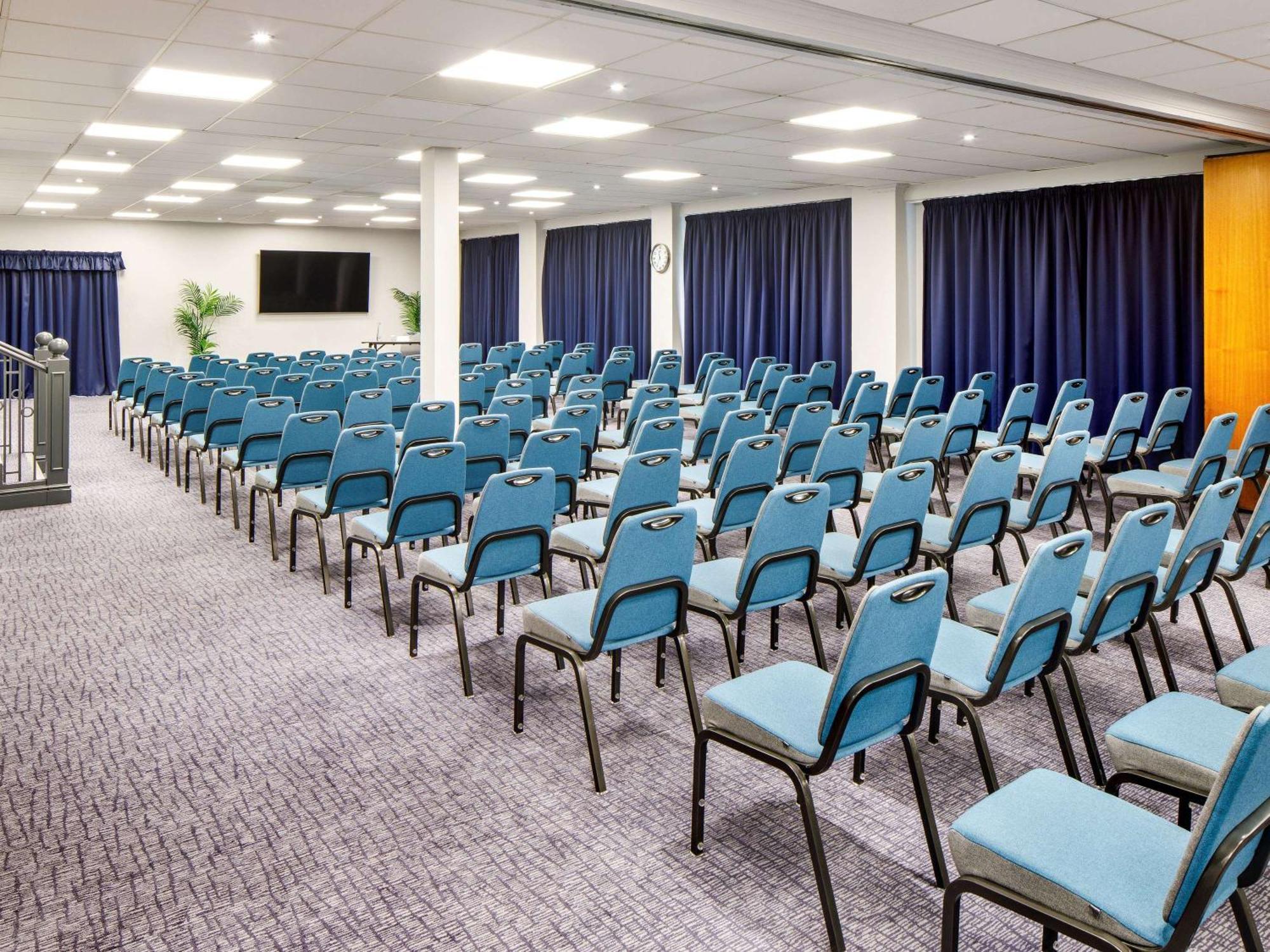 Mercure Cardiff North Hotel Dış mekan fotoğraf